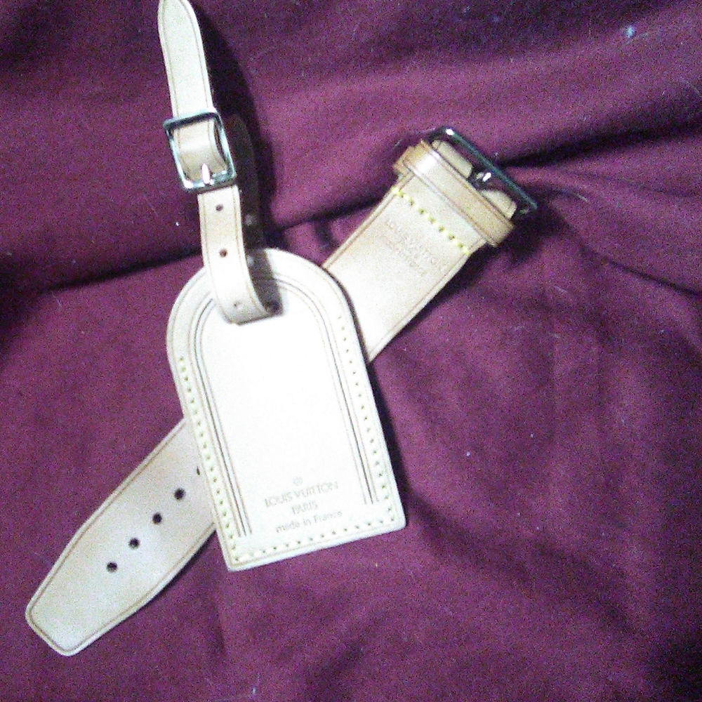 ✨Authentic✨Louis Vuitton luggage tag